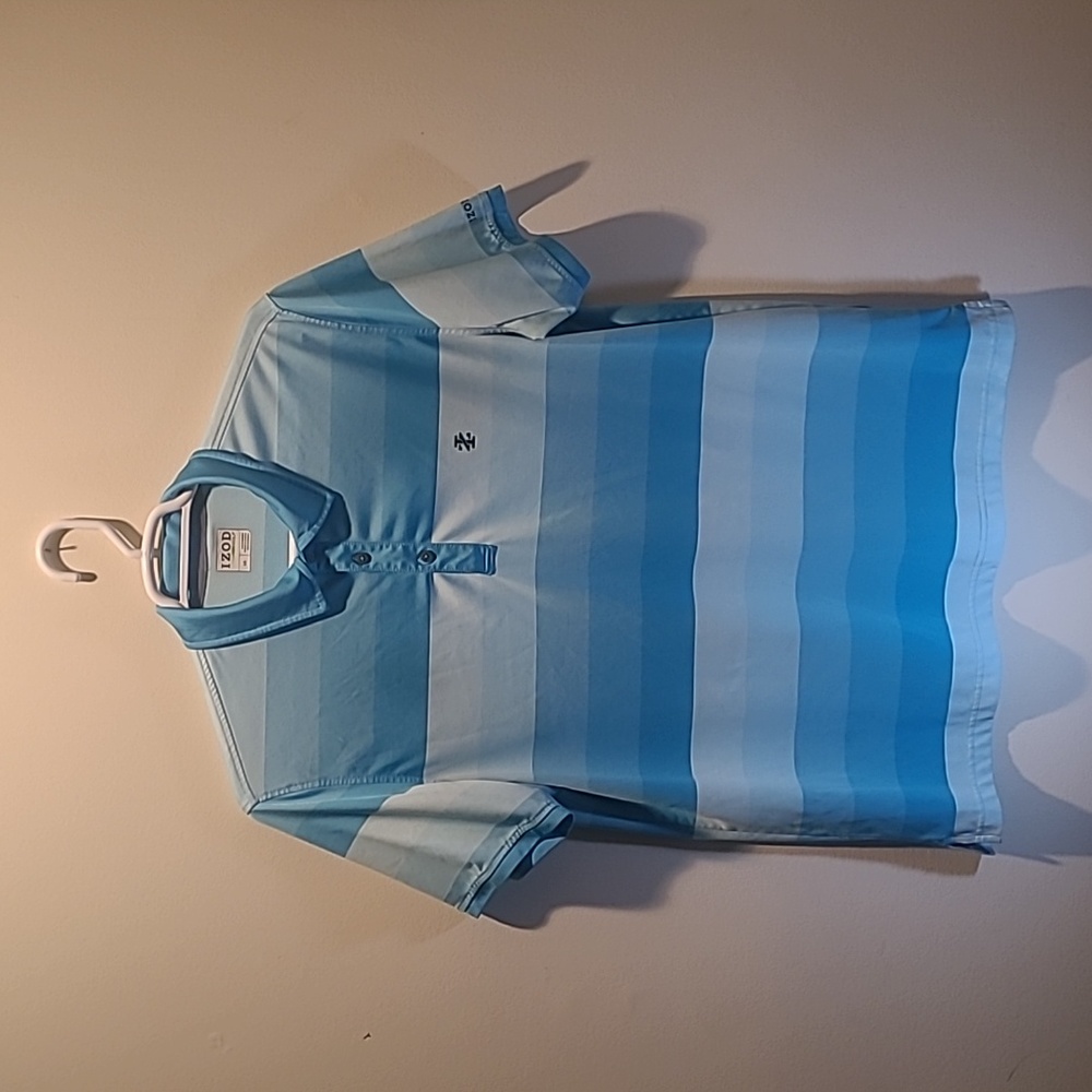 Izod Golf Shirt in Large. The shirt is roomy & fits perfectly. 3 Shades of Blue